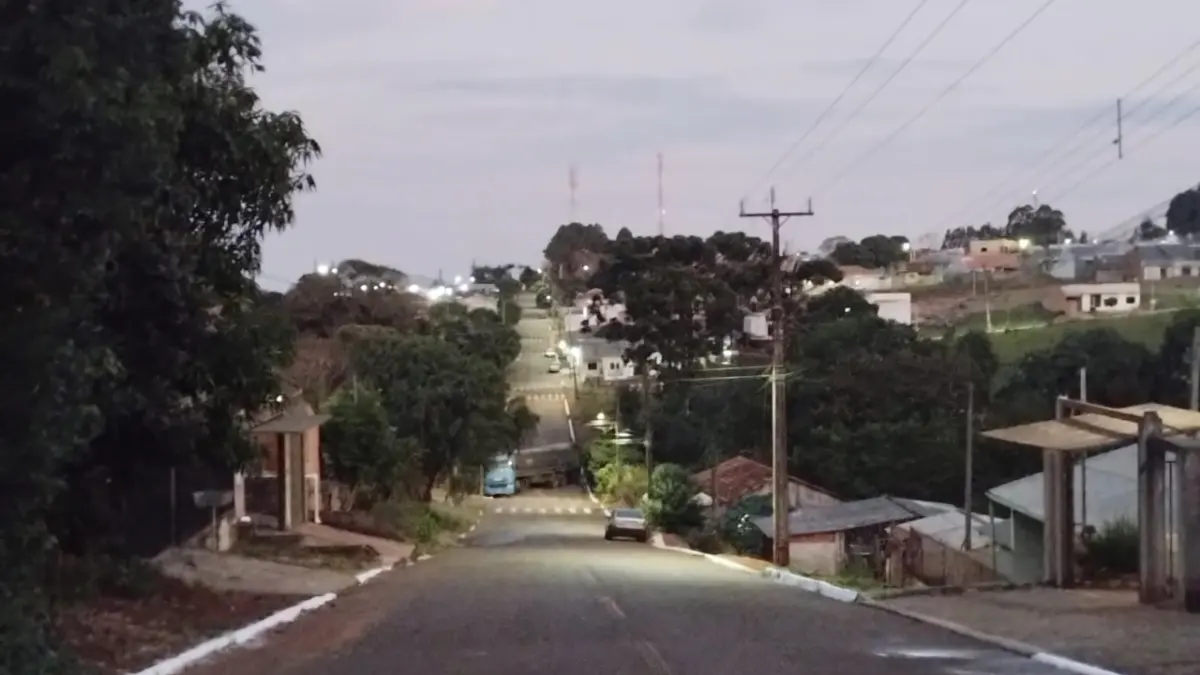 ATENÇÃO: Carreta com problemas mecânicos interdita a Rua Duque de Caxias, próximo à Pizzaria Monteiro ATENÇÃO: Carreta com problemas mecânicos interdita a Rua Duque de Caxias, próximo à Pizzaria Monteiro