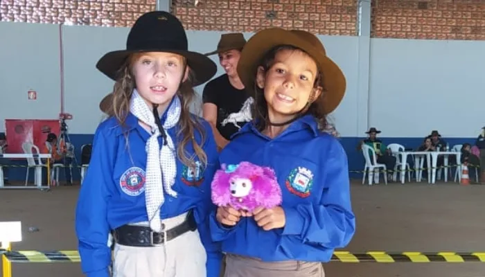 Dupla catanduvense, Sofia e Ana Laura, conquistam o 1º Lugar na Vaca Parada do Jarcan’s 2024