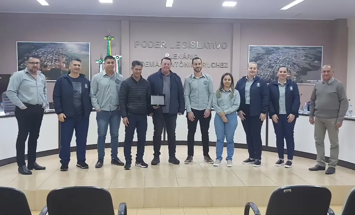 CÂMARA DE VEREADORES DE CATANDUVAS REALIZA HOMENAGEM AOS SERVIDORES PÚBLICOS MUNICIPAIS RESPONSÁVEIS PELA CONQUISTA DO 1º LUGAR NO RANKING DA QUALIDADE DE INFORMAÇÃO CONTÁBIL E FISCAL DO TESOURO NACIONAL NO ESTADO DO PARANÁ.