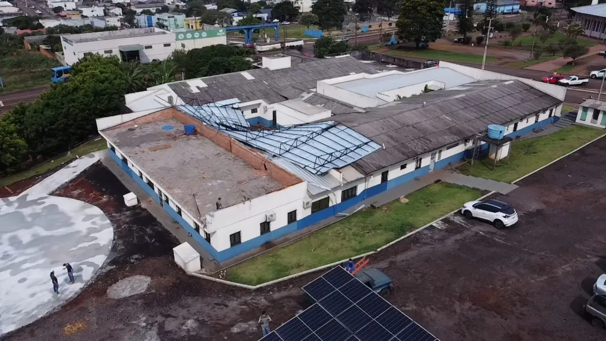 Rajadas de vento durante temporal arrancam parte da cobertura do Centro de Saúde de Catanduvas