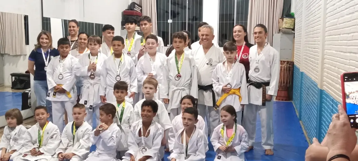 Alunos do Projeto de Karatê do Município de Catanduvas participaram da Copa Kyojin de Karatê em Cascavel.