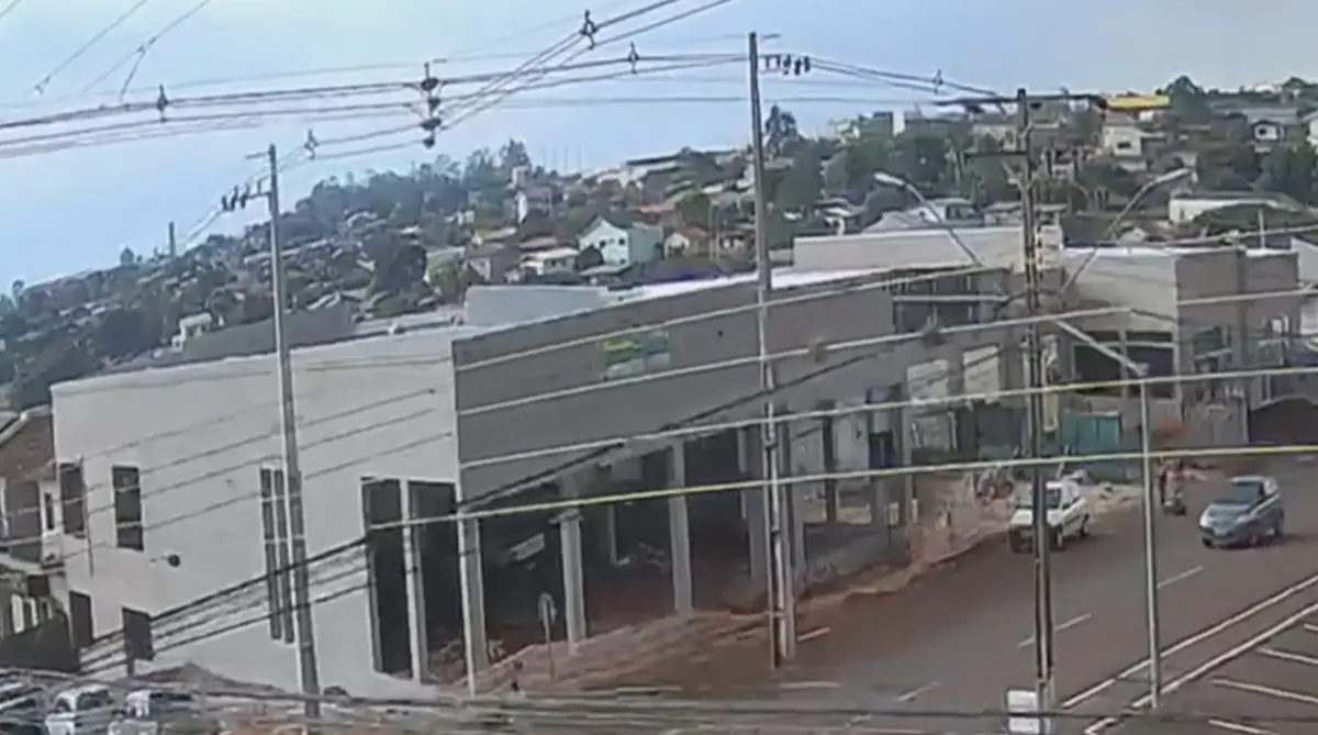 Vídeo: SAMU é acionado após homem sofrer queda em obra no centro de Catanduvas