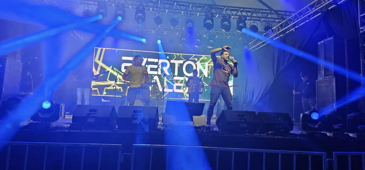 Shows de Everton & Alex e Jeferson & Guilherme no Lago Municipal Novo Milênio