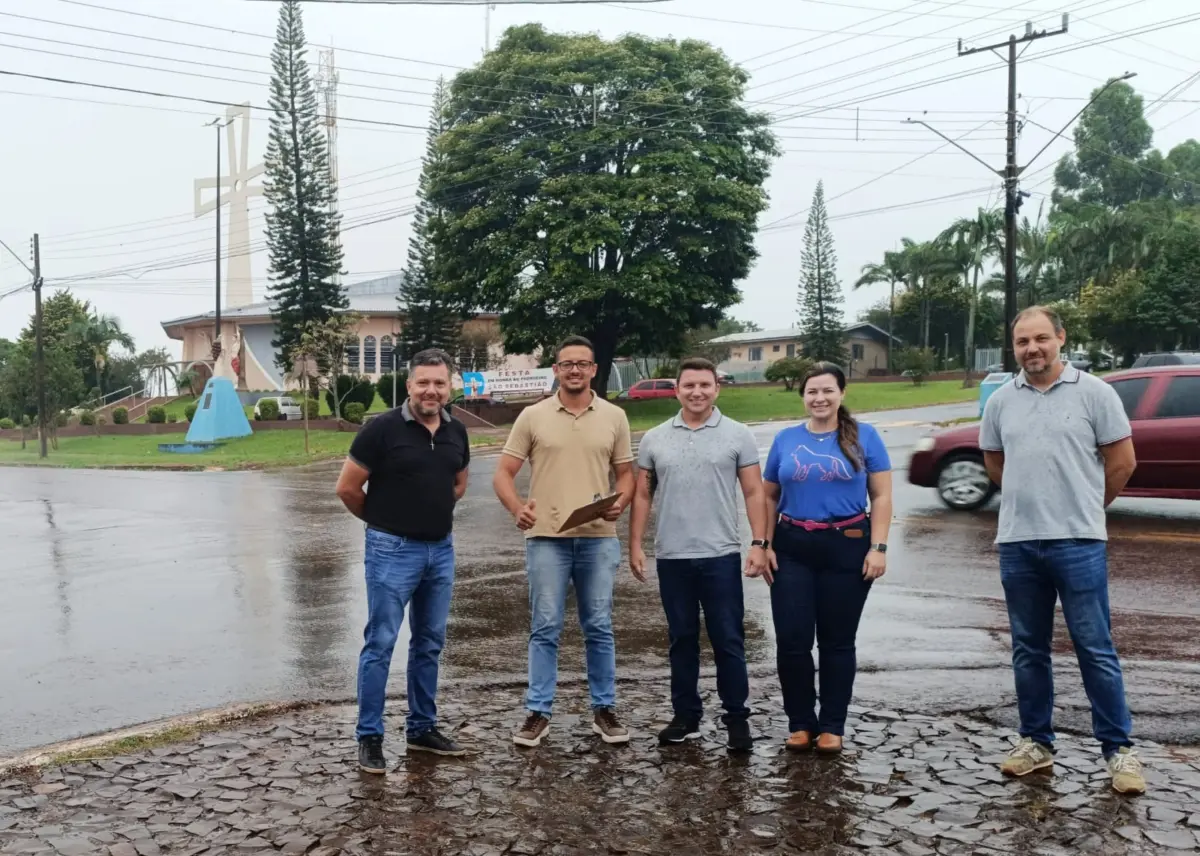 PREFEITO ADEMAR E EQUIPE TÉCNICA TRABALHAM EM SOLUÇÕES PARA SEGURANÇA NO TRÂNSITO.