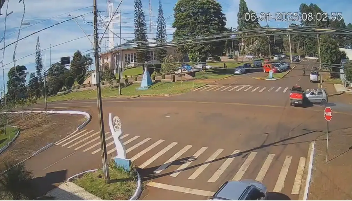 Vídeo: Acidente é registrado no cruzamento da PR-471 com a Avenida Paraná em Catanduvas Vídeo: Acidente é registrado no cruzamento da PR-471 com a Avenida Paraná em Catanduvas