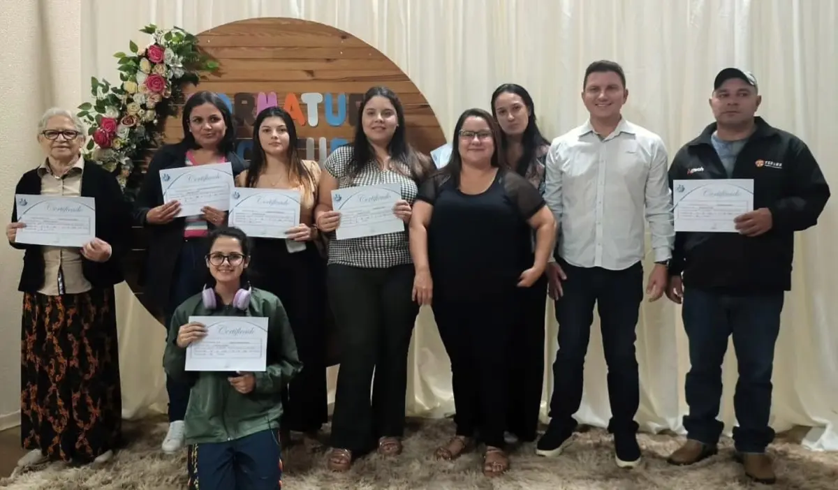 Governo Municipal de Catanduvas entrega certificados a formandos do curso de costura Governo Municipal de Catanduvas entrega certificados a formandos do curso de costura