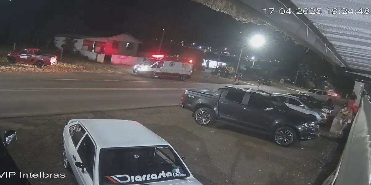 Vídeo: Ciclista é atropelado junto com cachorros na PR-471 em Catanduvas Vídeo: Ciclista é atropelado junto com cachorros na PR-471 em Catanduvas