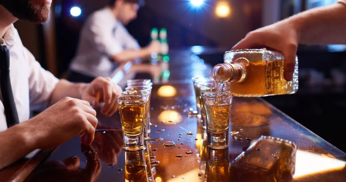 Alerta nacional após mortes por bebida contaminada colocam 13 estados em estado de atenção Alerta nacional após mortes por bebida contaminada colocam 13 estados em estado de atenção