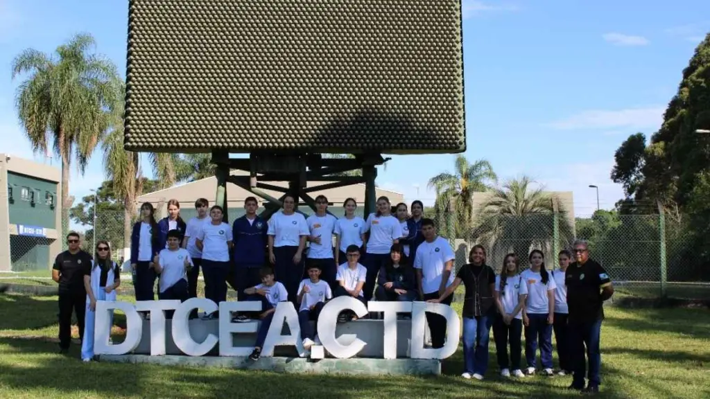 Alunos do CCM visitam o DTCEA de Catanduvas