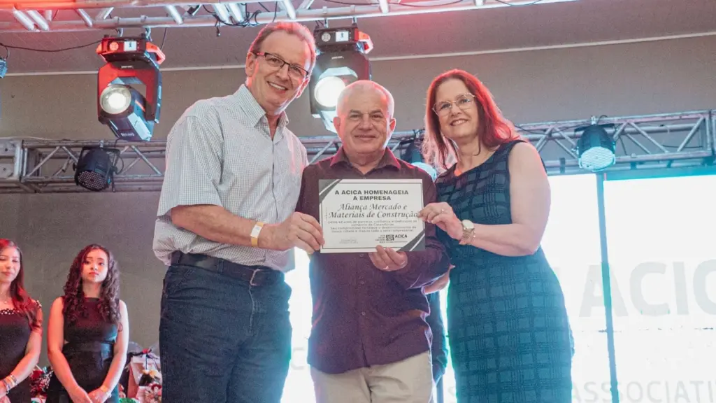 Premio Melhores do Ano 2025 reúne autoridades, homenagens e grande público em noite histórica no CEFOC