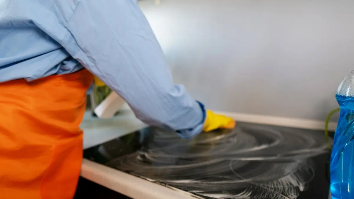 Mistura de bicarbonato e vinagre substitui desengordurantes caros na limpeza do forno 1 Mistura de bicarbonato e vinagre substitui desengordurantes caros na limpeza do forno