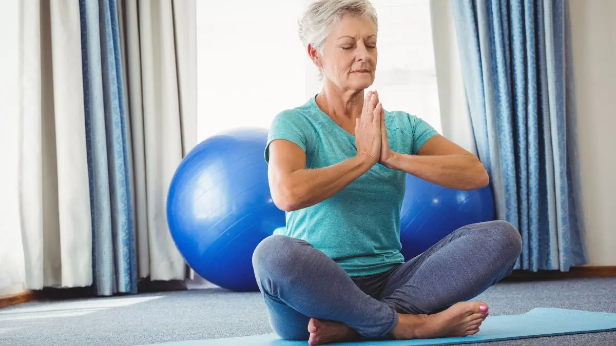 Prática de yoga ajuda a prevenir quedas e preserva memória em pessoas idosas Prática de yoga ajuda a prevenir quedas e preserva memória em pessoas idosas
