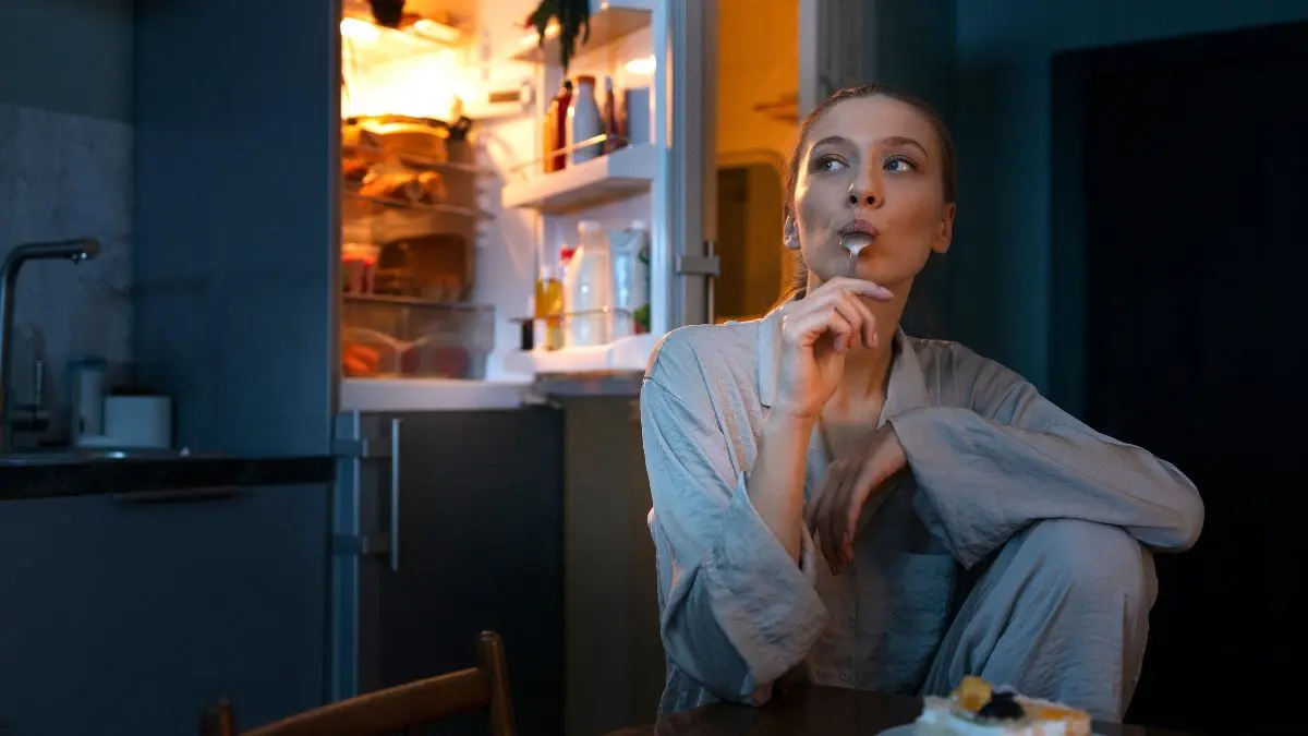 Por que deitar com a barriga cheia pode atrapalhar o descanso noturno de muita gente Por que deitar com a barriga cheia pode atrapalhar o descanso noturno de muita gente