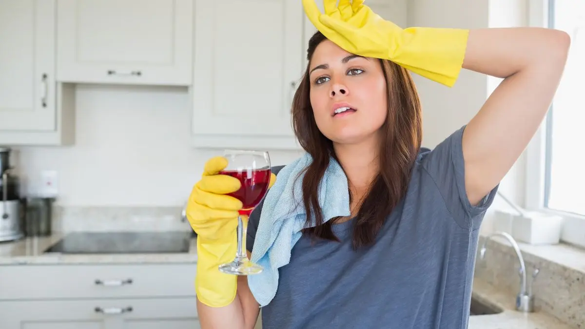Psicologia explica por que limpar a cozinha enquanto prepara a comida revela traços de organização mental e redução do estresse Psicologia explica por que limpar a cozinha enquanto prepara a comida revela traços de organização mental e redução do estresse