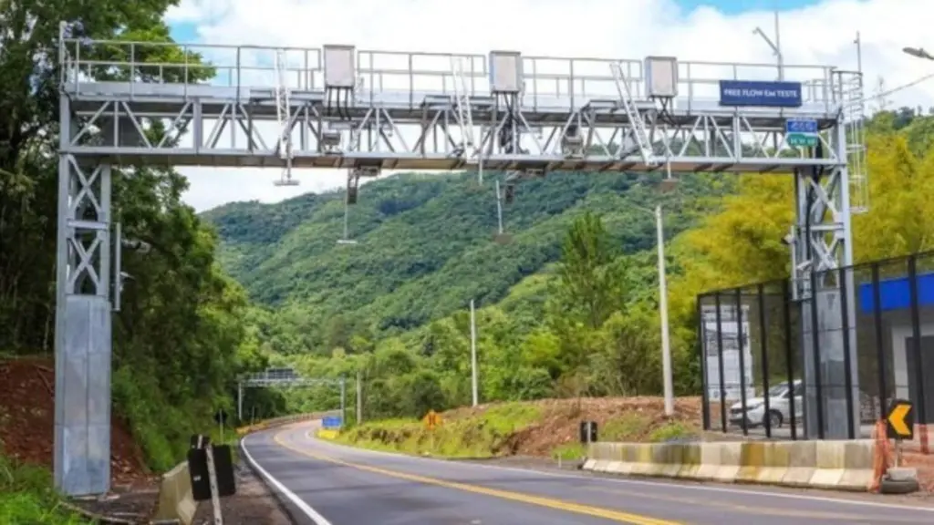 Novos pontos de cobrança eletrônica começam a operar no Oeste e Sudoeste do Paraná com sistema sem cancelas