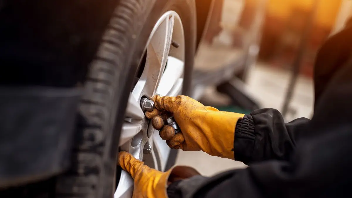 Empresária de Assis Chateaubriand sofre prejuízo após cliente fugir sem pagar por troca de pneus Empresária de Assis Chateaubriand sofre prejuízo após cliente fugir sem pagar por troca de pneus