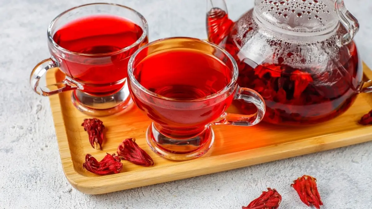 Chá de hibisco ajuda no controle da pressão e acelera o metabolismo Chá de hibisco ajuda no controle da pressão e acelera o metabolismo