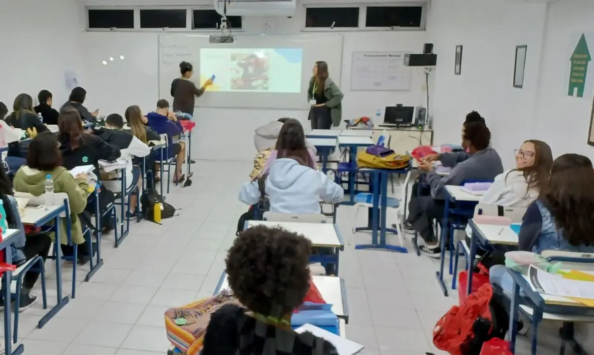 Ensino Superior Dispara: 10,2 Milhões de Alunos em 2023/2024, Modalidade EAD Ultrapassa Presencial Pela Primeira Vez Ensino Superior Dispara: 10,2 Milhões de Alunos em 2023/2024, Modalidade EAD Ultrapassa Presencial Pela Primeira Vez