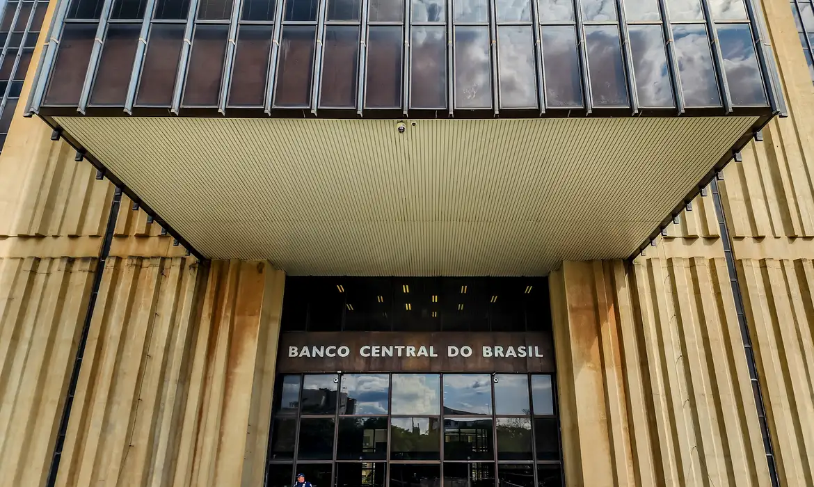 Mercado eleva previsão da inflação para 4,17% em 2026, mas Selic segue em foco com guerra no Oriente Médio Mercado eleva previsão da inflação para 4,17% em 2026, mas Selic segue em foco com guerra no Oriente Médio