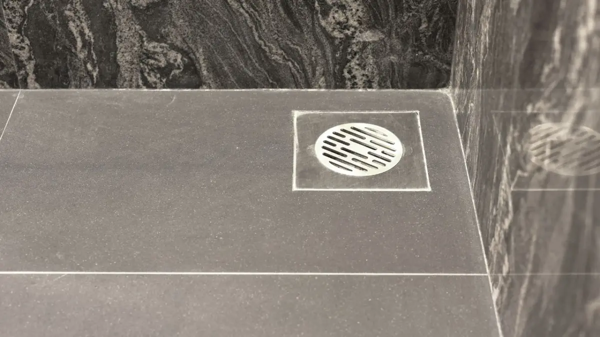 Soluções práticas eliminam o mau cheiro do ralo do banheiro rapidamente