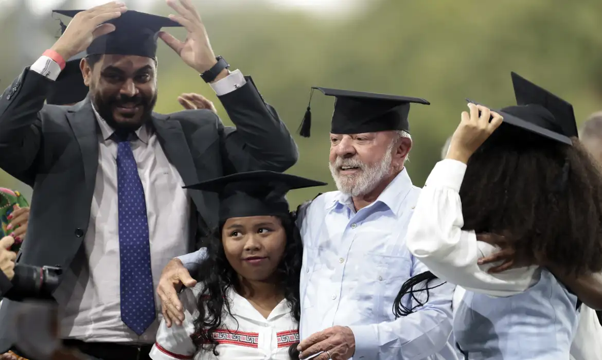 Governo Amplia Cursinhos Populares e Cria Escola Nacional de Hip Hop com Investimento Bilionário Governo Amplia Cursinhos Populares e Cria Escola Nacional de Hip Hop com Investimento Bilionário