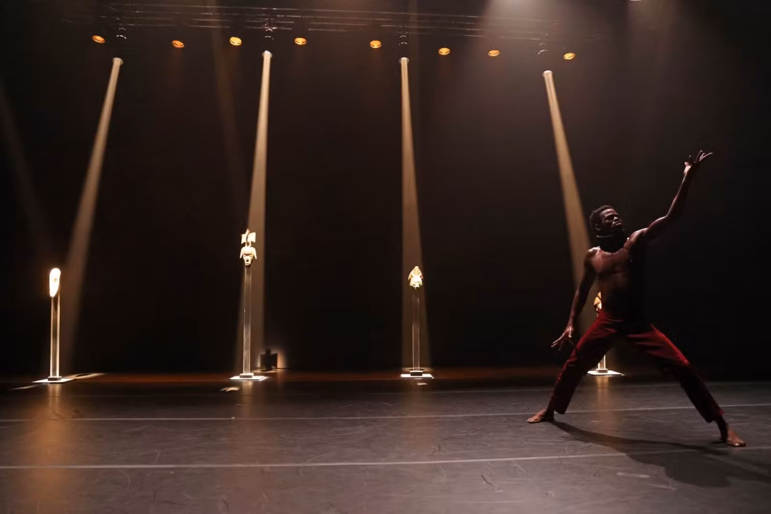 Festival de Curitiba 2026: Dança Moçambicana e Bailarinas Incendiadas são Destaques Internacionais Inéditos