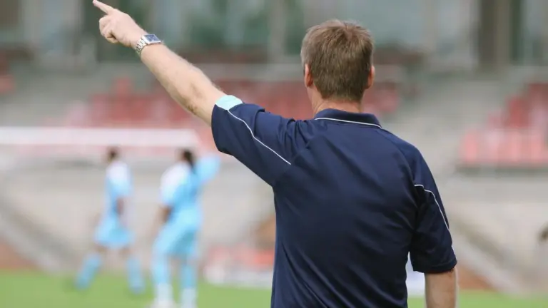 Técnico criticado no Flamengo agora brilha em semifinal de torneio europeu
