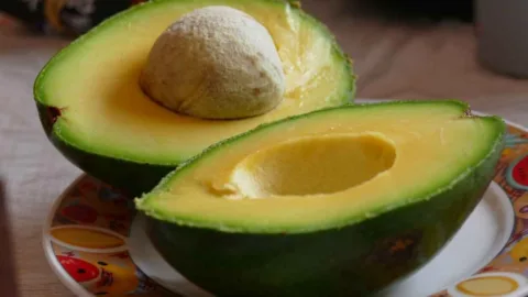 Você sabe o que acontece se comer abacate todos os dias por 26 semanas?