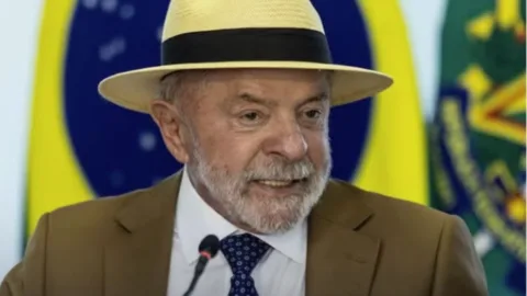 Lula diz confiar no Congresso para manter fim da taxa das blusinhas antes do prazo da medida provisória