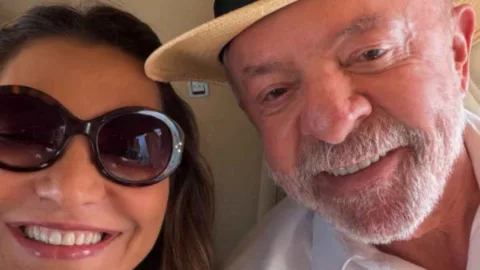 Lula abre campanha à reeleição em São Bernardo com chegada de helicóptero ao estádio