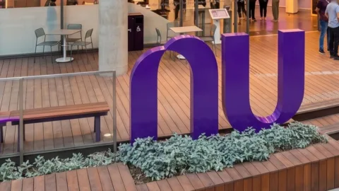 Programa de estágio do Nubank tem vagas abertas para universitários de diversos cursos com foco em inovação e tecnologia