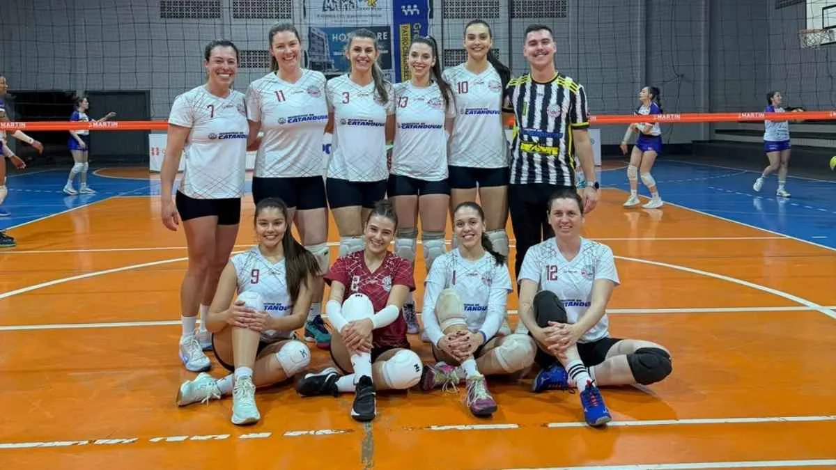 Equipe feminina de voleibol de Catanduvas campeã da Macrorregional Ouro dos Jogos Abertos do Paraná