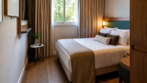 Como perceber pelas fotos se um quarto de hotel é menor do que parece