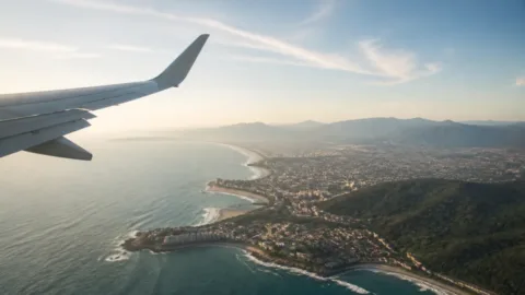 Qual é o melhor lado do avião para ver a paisagem? Aprenda a escolher