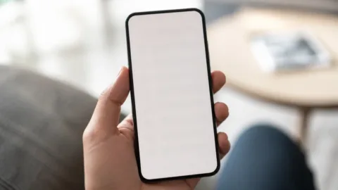 Tela de celular com sombra sutil de elementos da interface