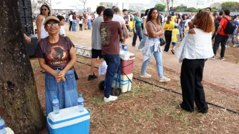Ambulantes aproveitam desfile de 7 de Setembro para reforçar renda